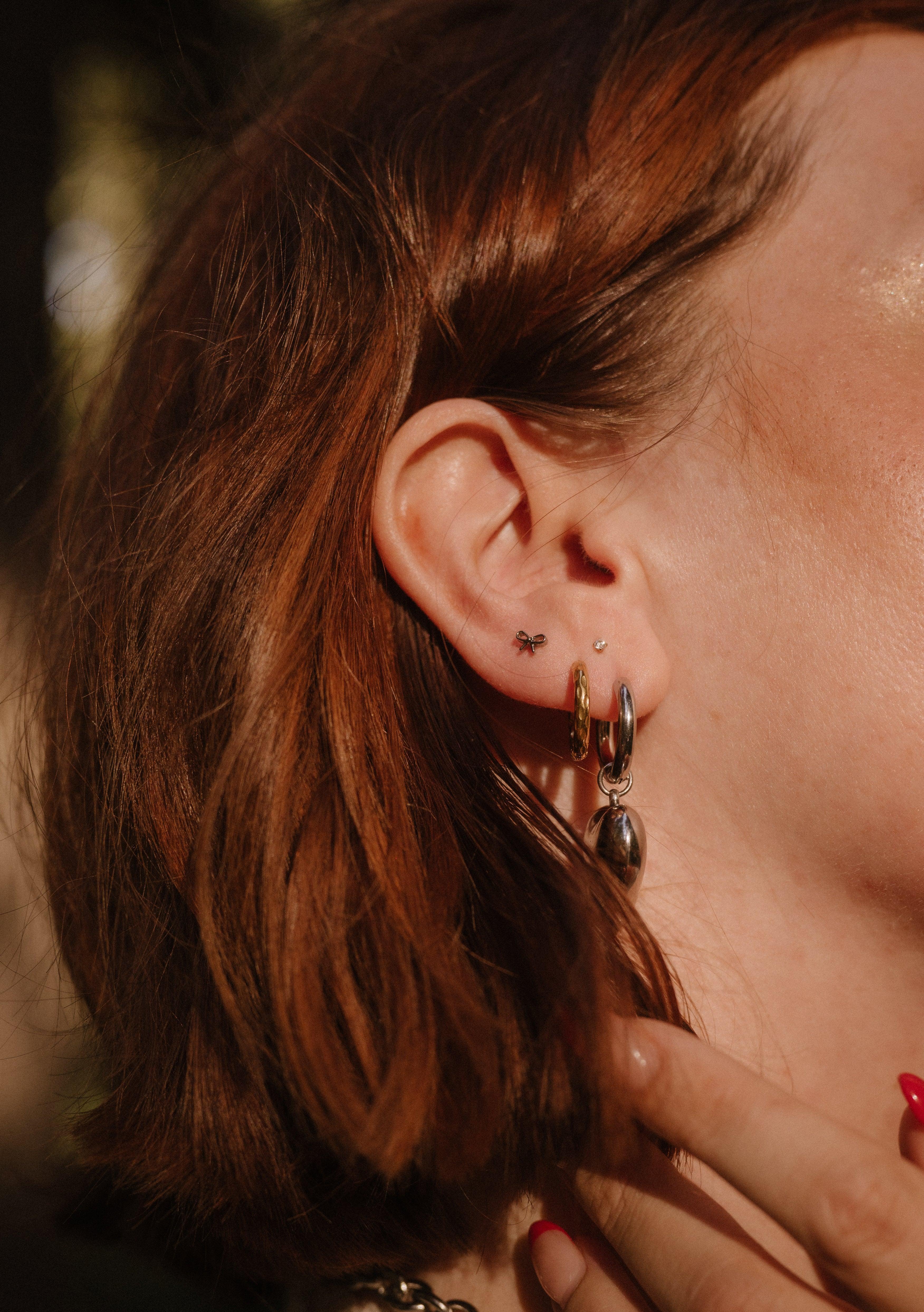 Bow Flat Back Stud