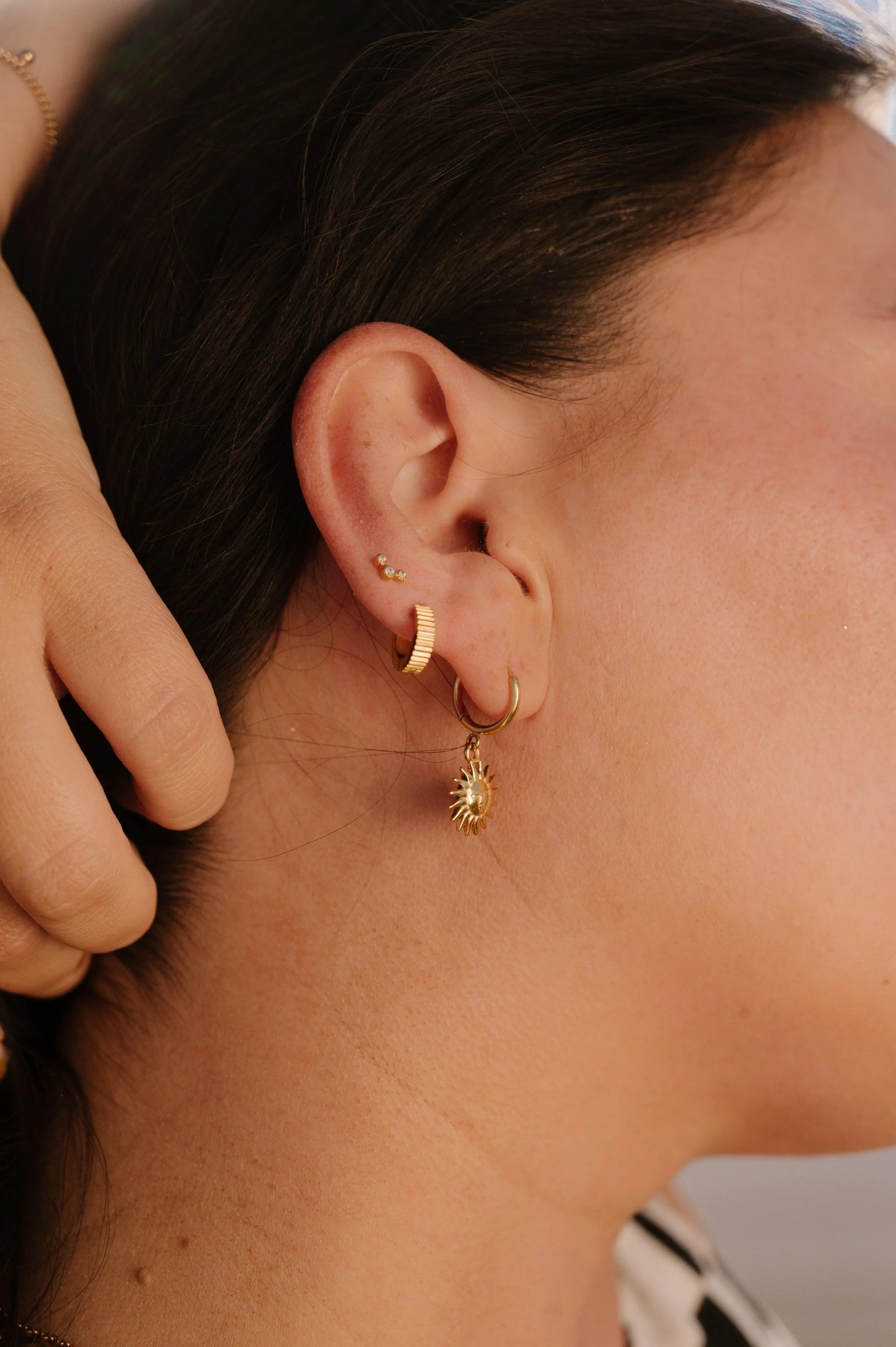 Barnacle Flat Back Stud - Clear