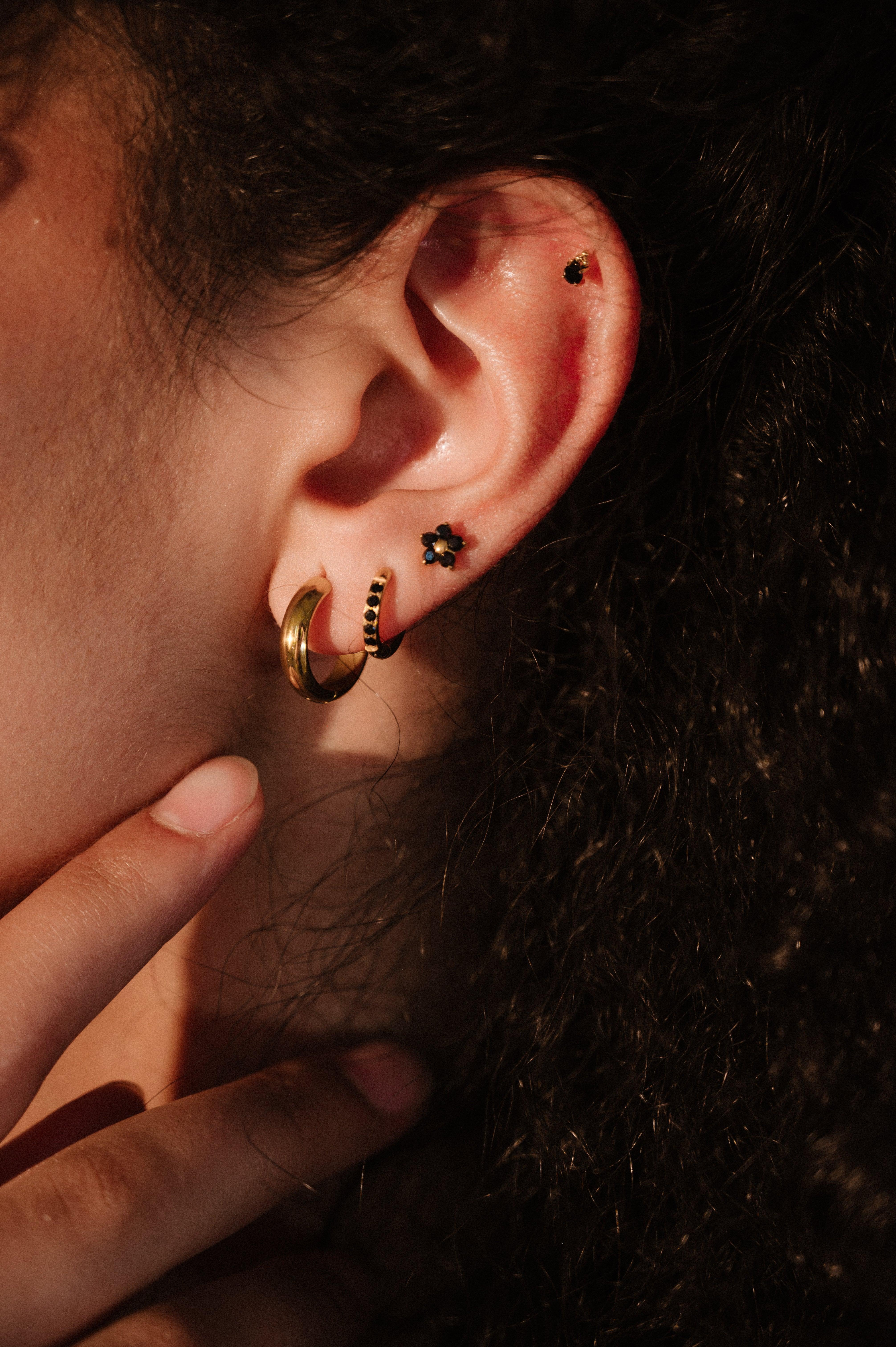 Black Dahlia Flat Back Stud