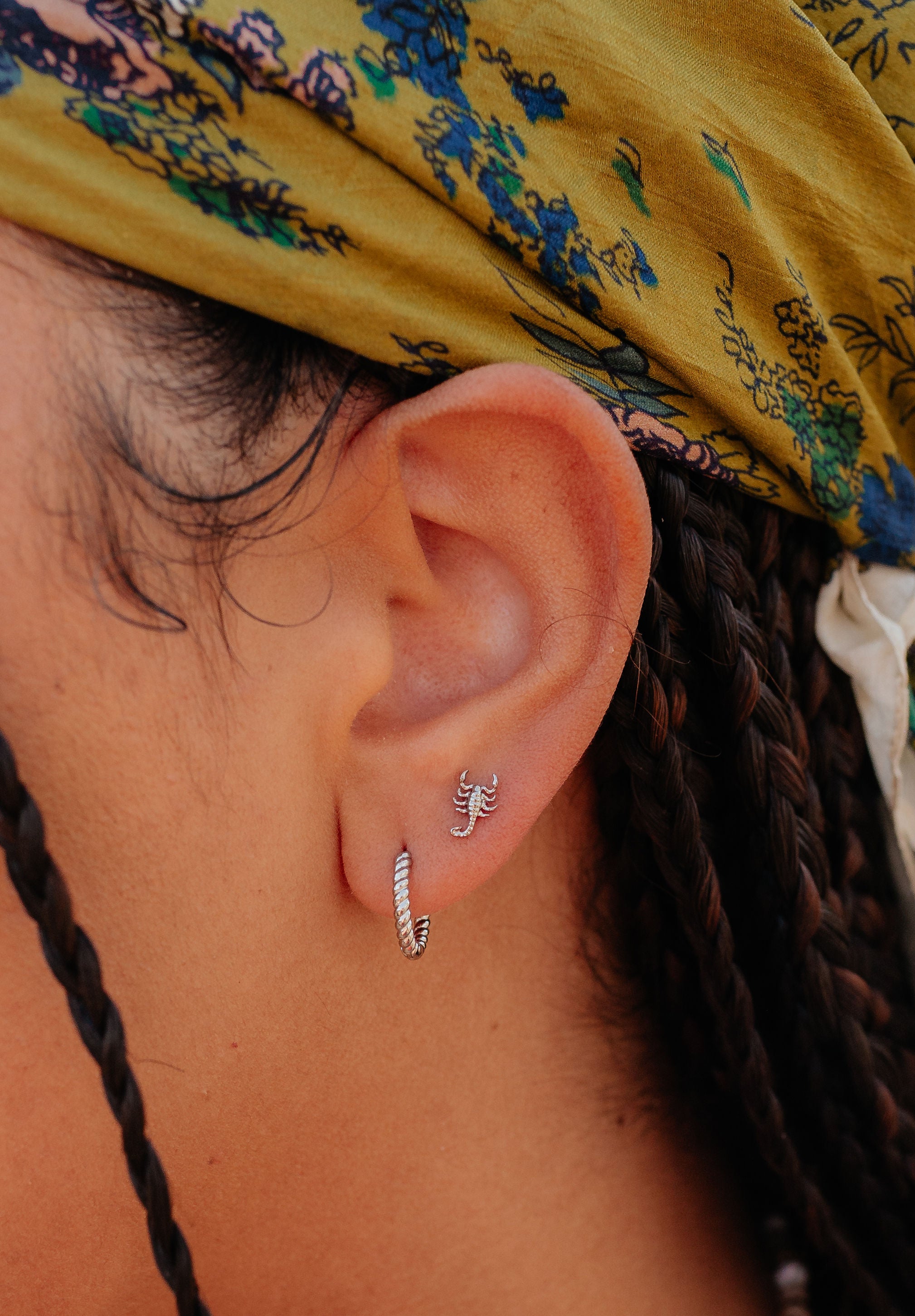 Scorpion Flat Back Stud