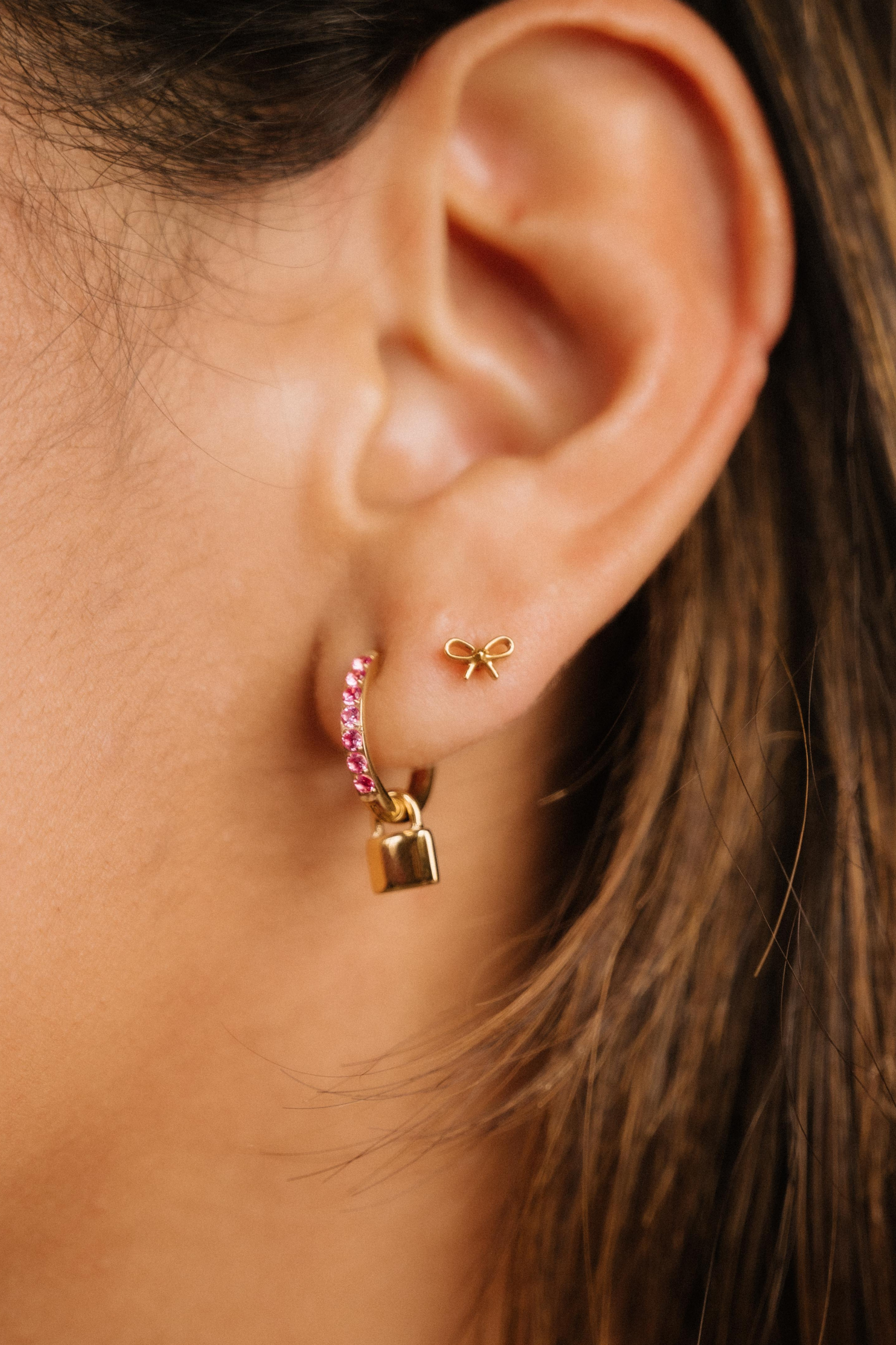 Bow Flat Back Stud