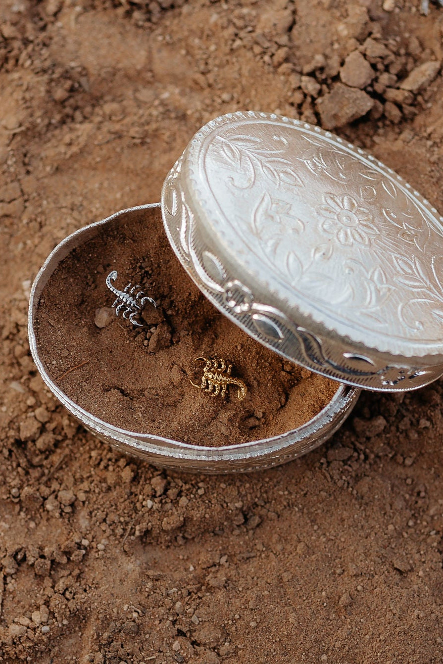 Scorpion Flat Back Stud