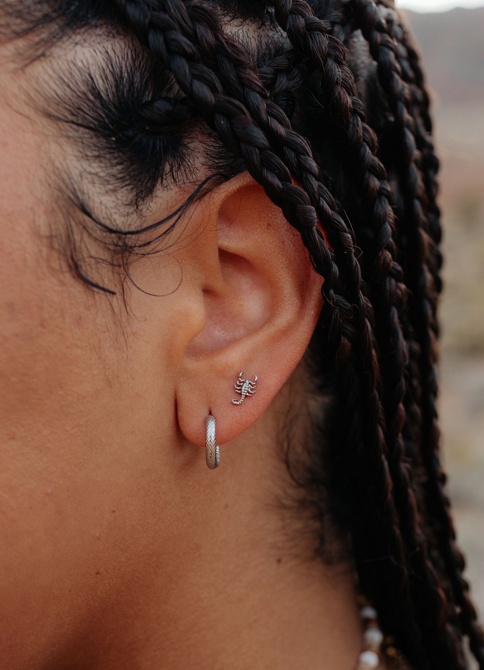 Scorpion Flat Back Stud