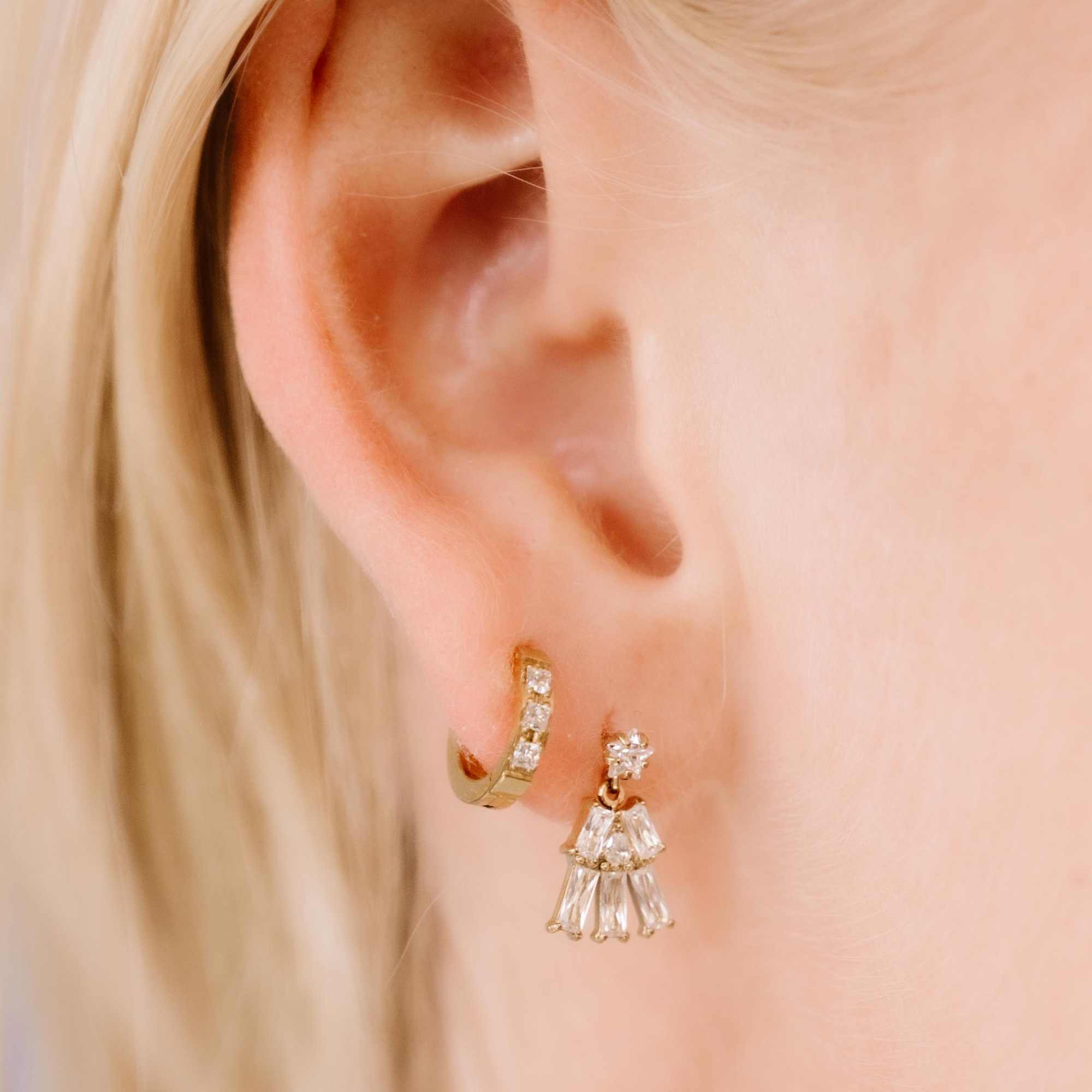 How To Remove Flat Back Earrings Safely - Cords Club