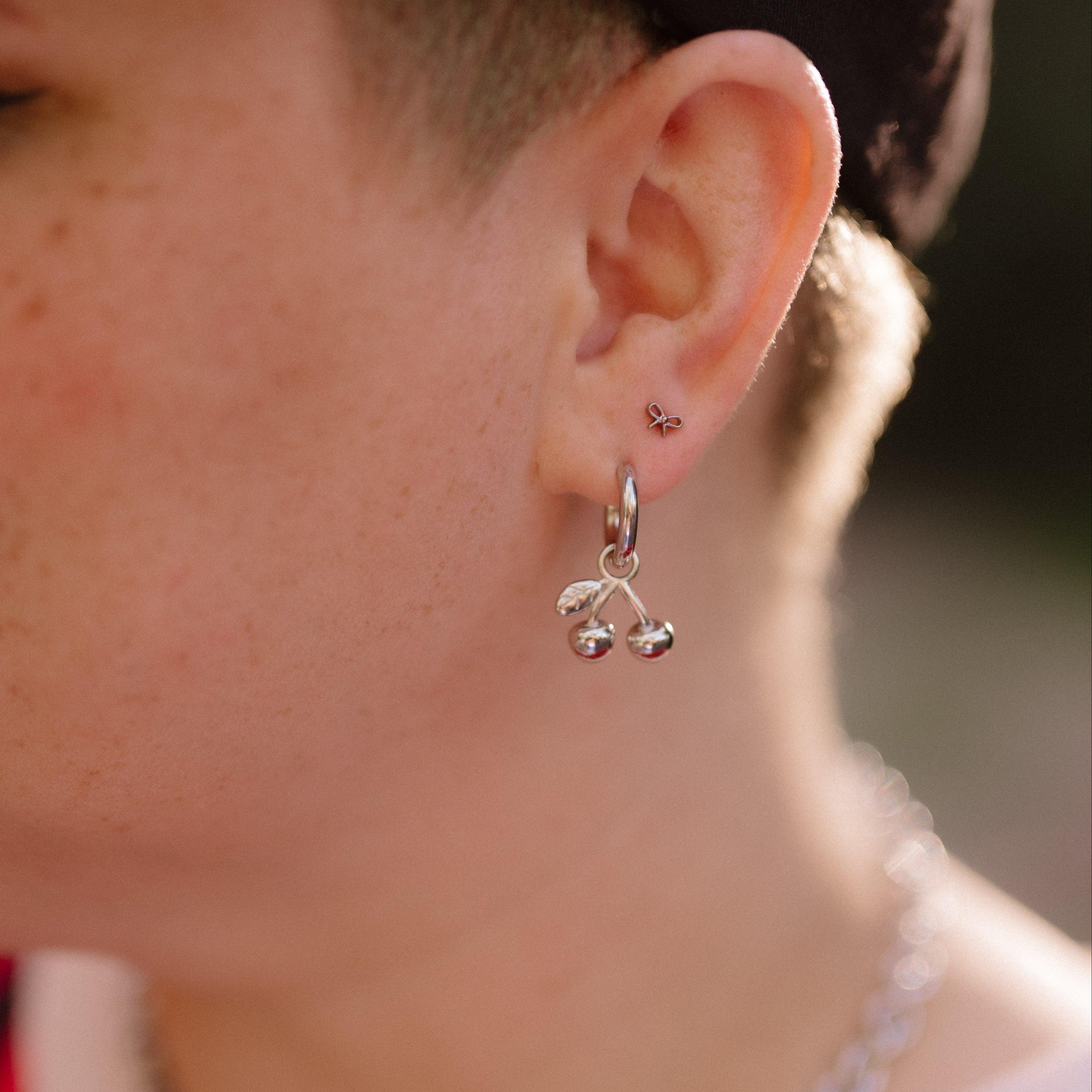 Bow Flat Back Stud