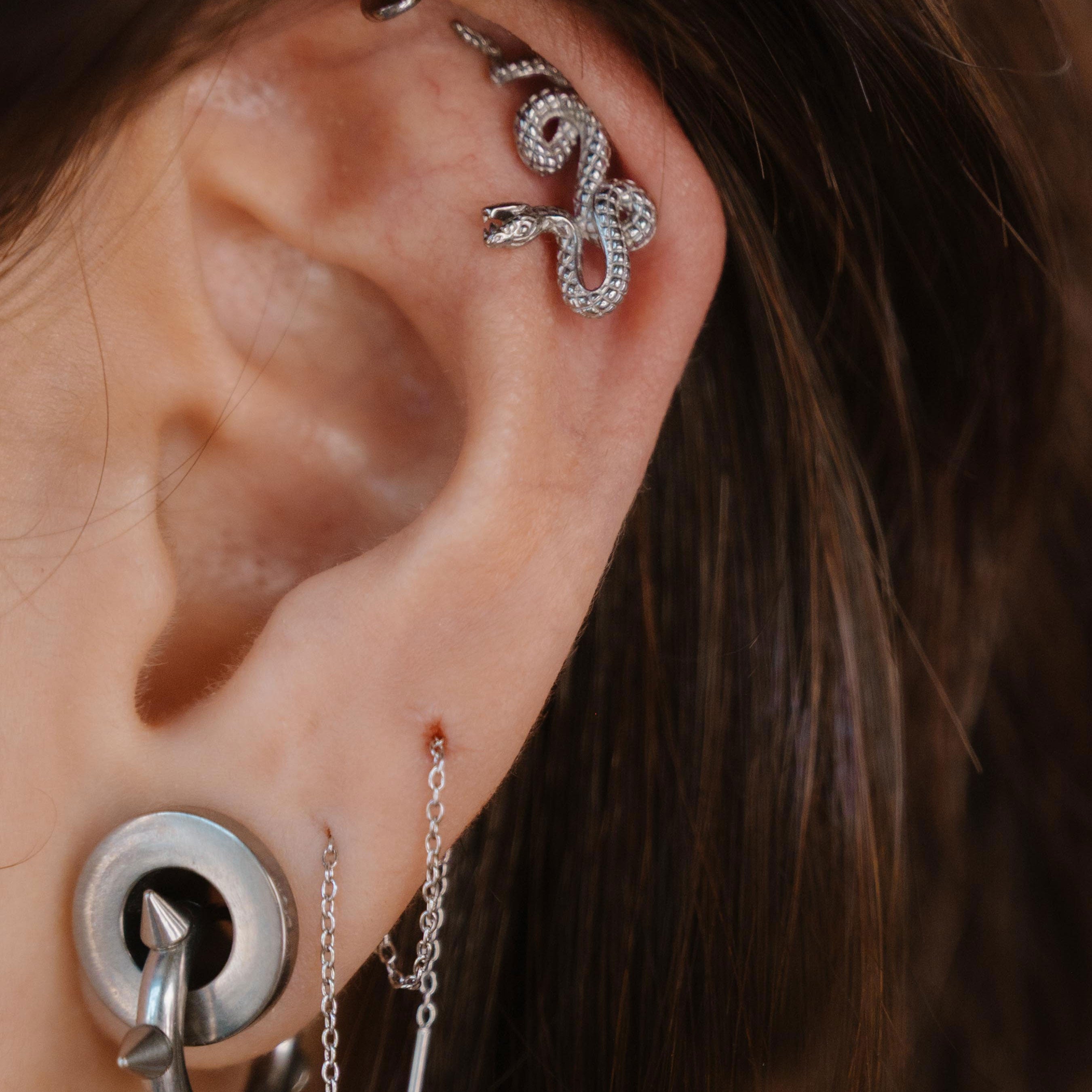 Serpentine Flat Back Stud