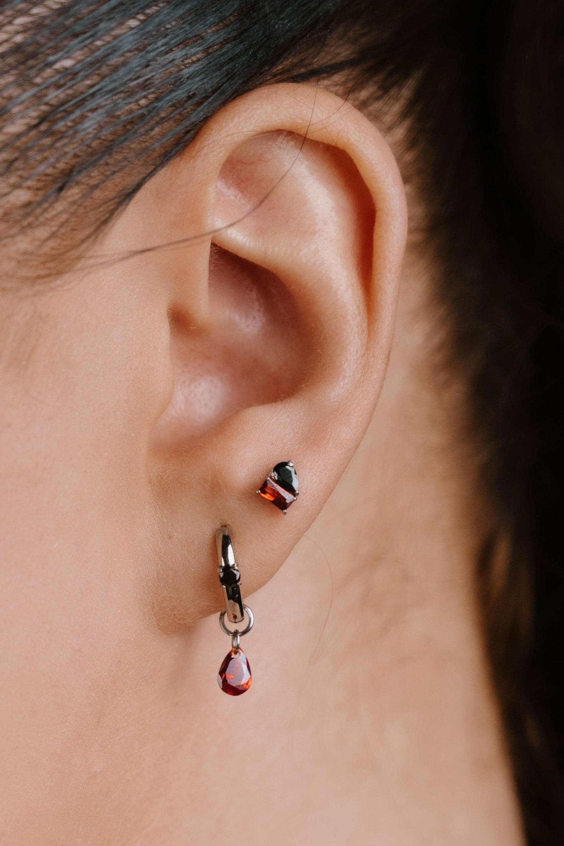Toi Et Moi Flat Back Stud - Garnet and Onyx