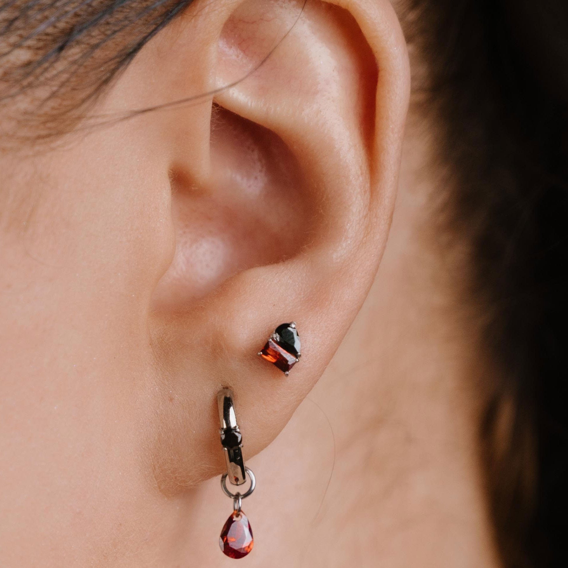 Toi Et Moi Flat Back Stud - Garnet and Onyx