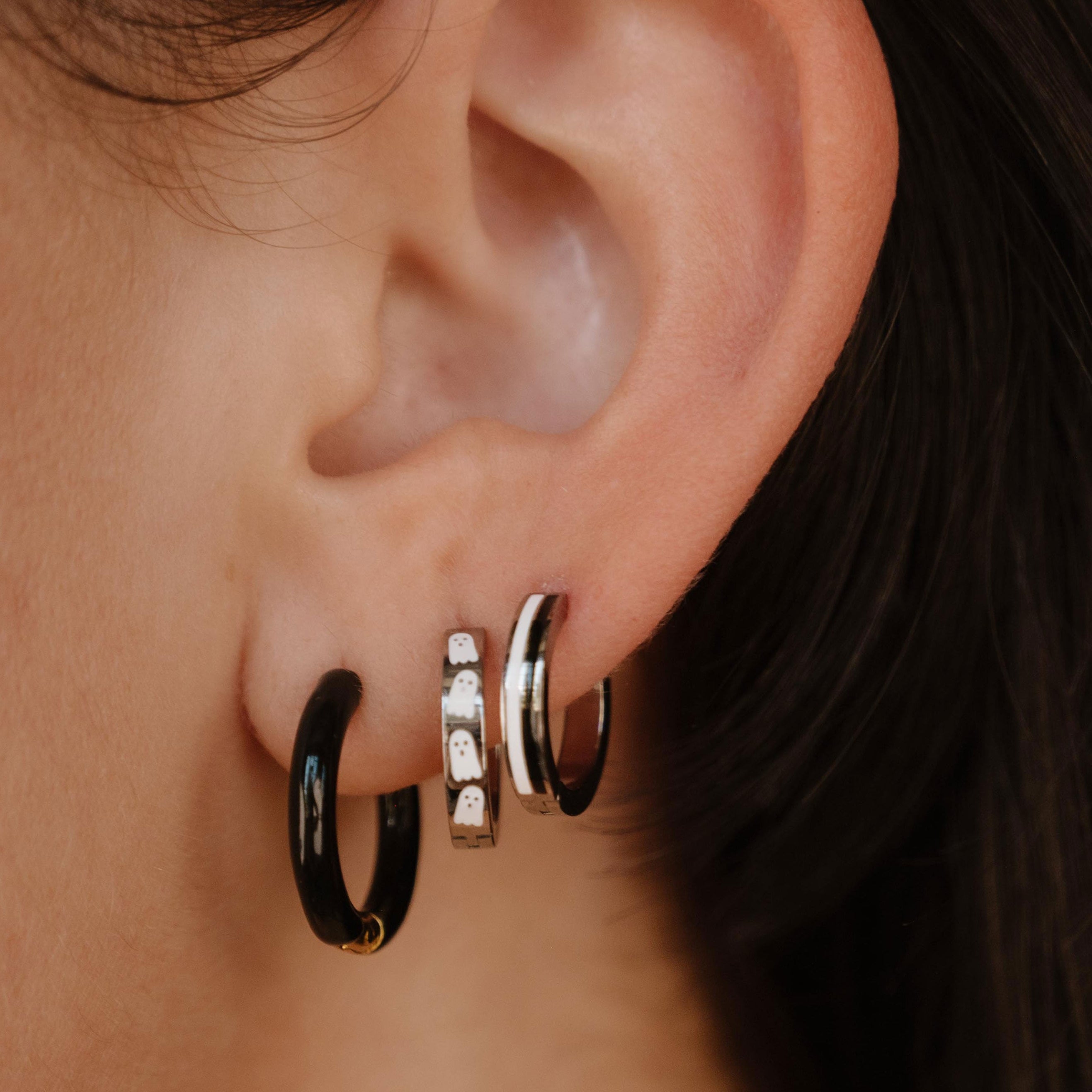 Contrast Enamel Titanium Hoops - Black & White