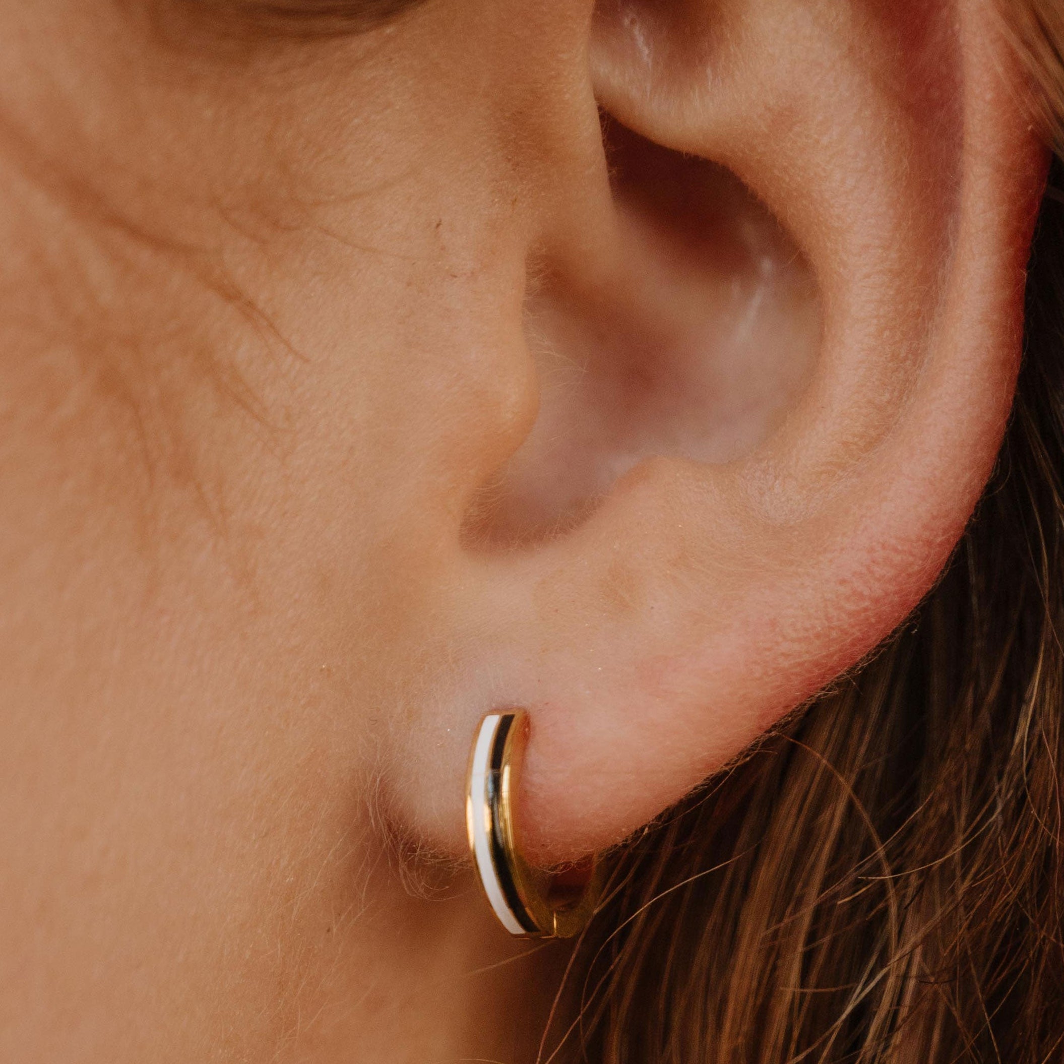 Contrast Enamel Titanium Hoops - Black & White