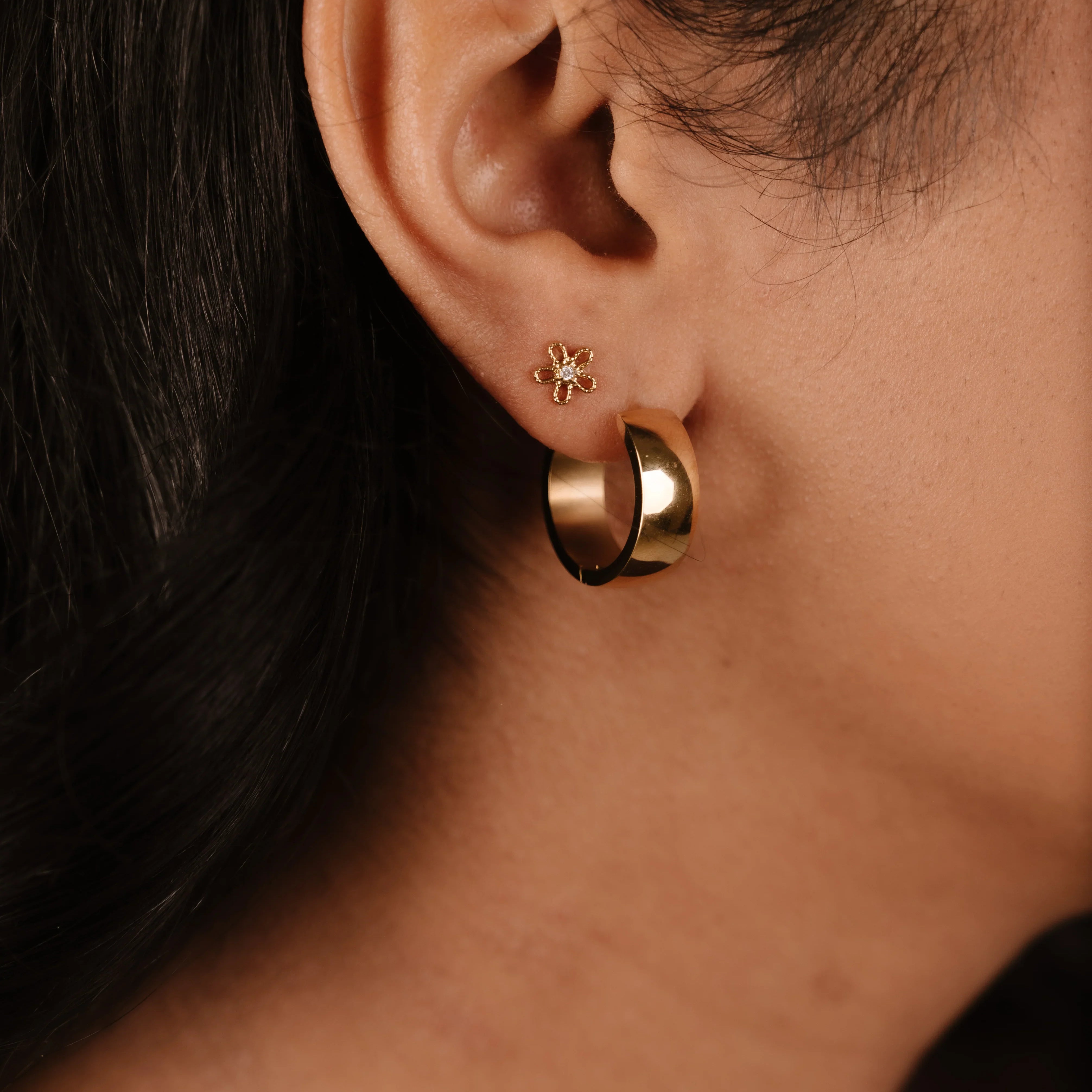 Frosted Daisy Flat Back Stud