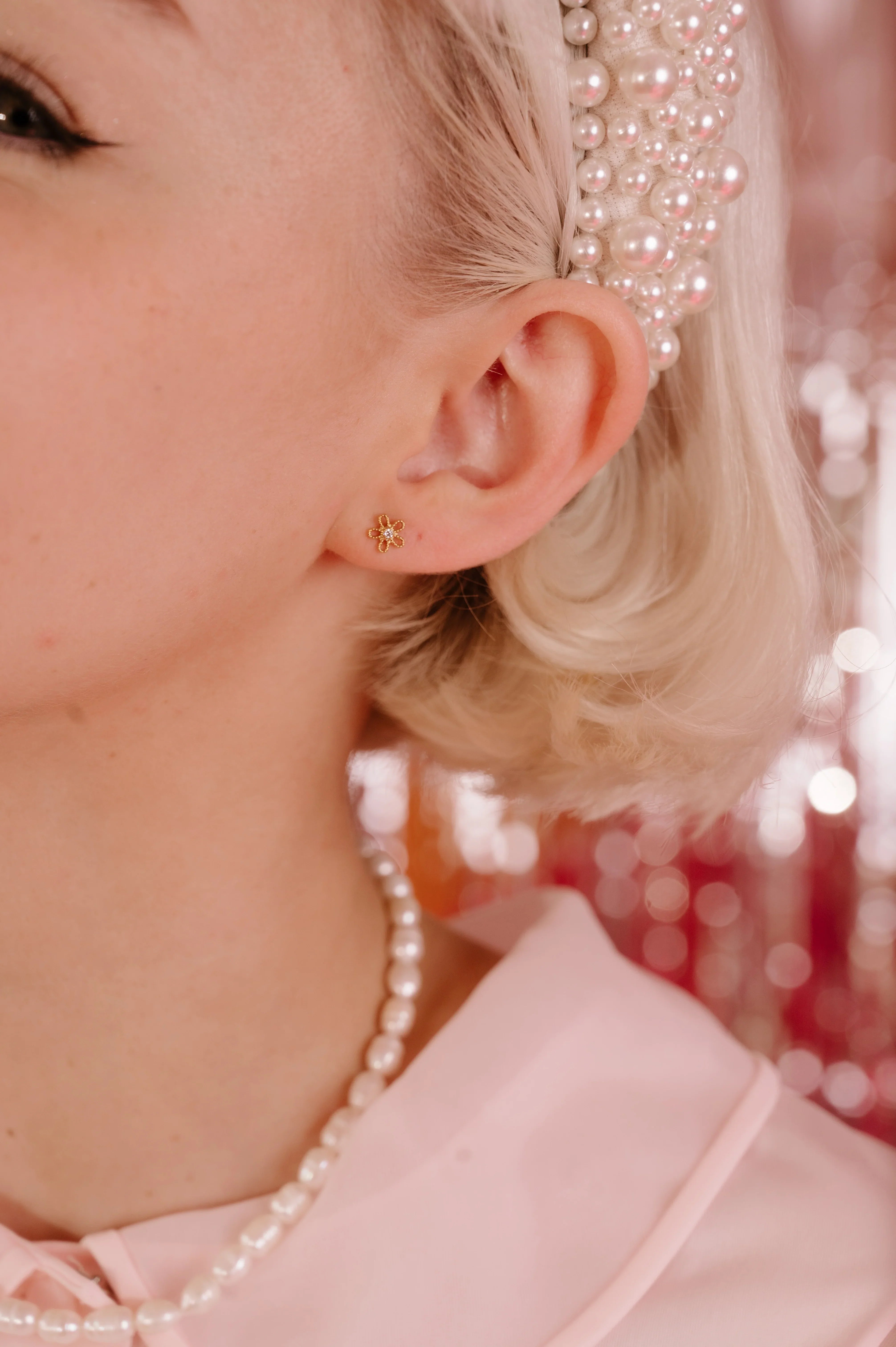 Frosted Daisy Flat Back Stud