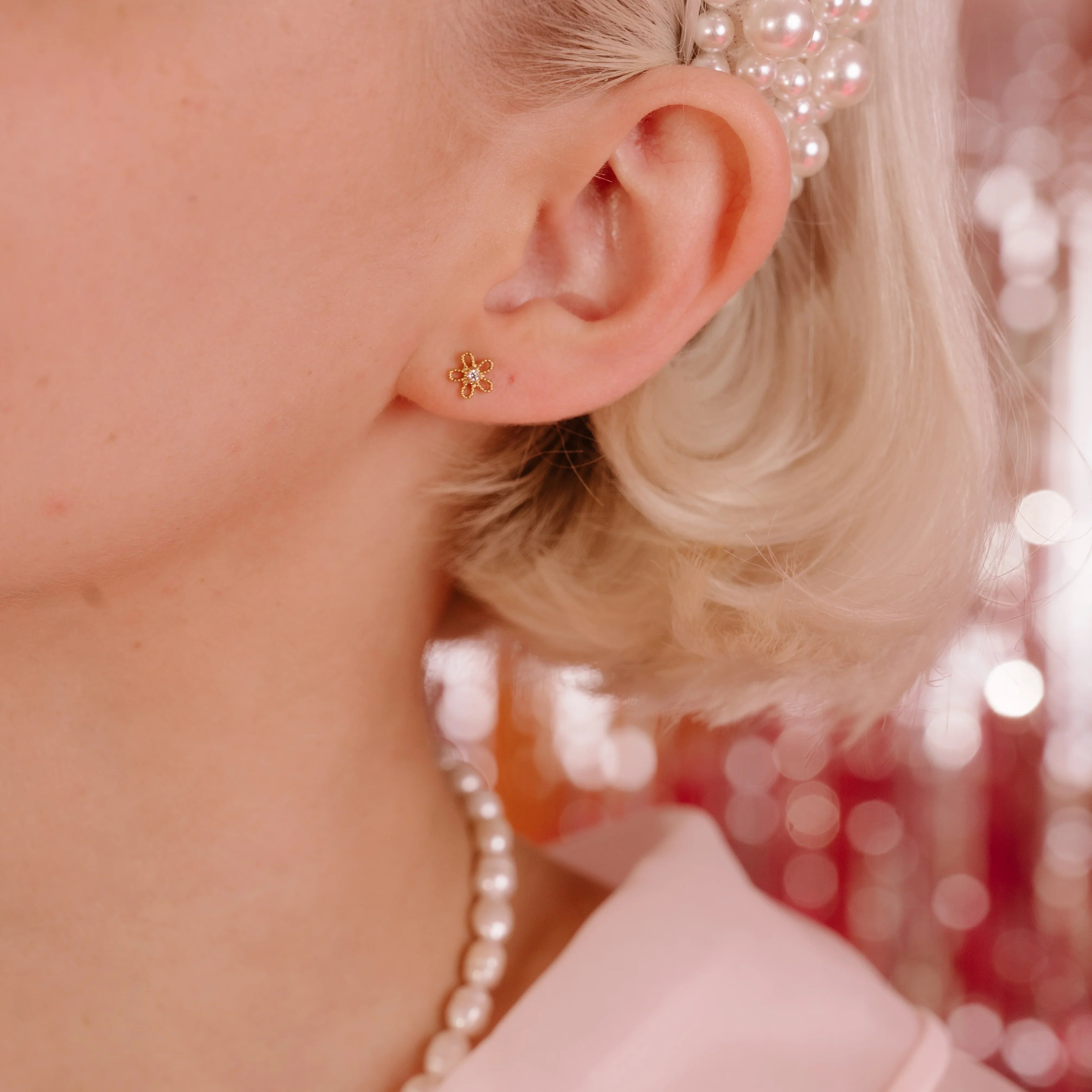 Frosted Daisy Flat Back Stud