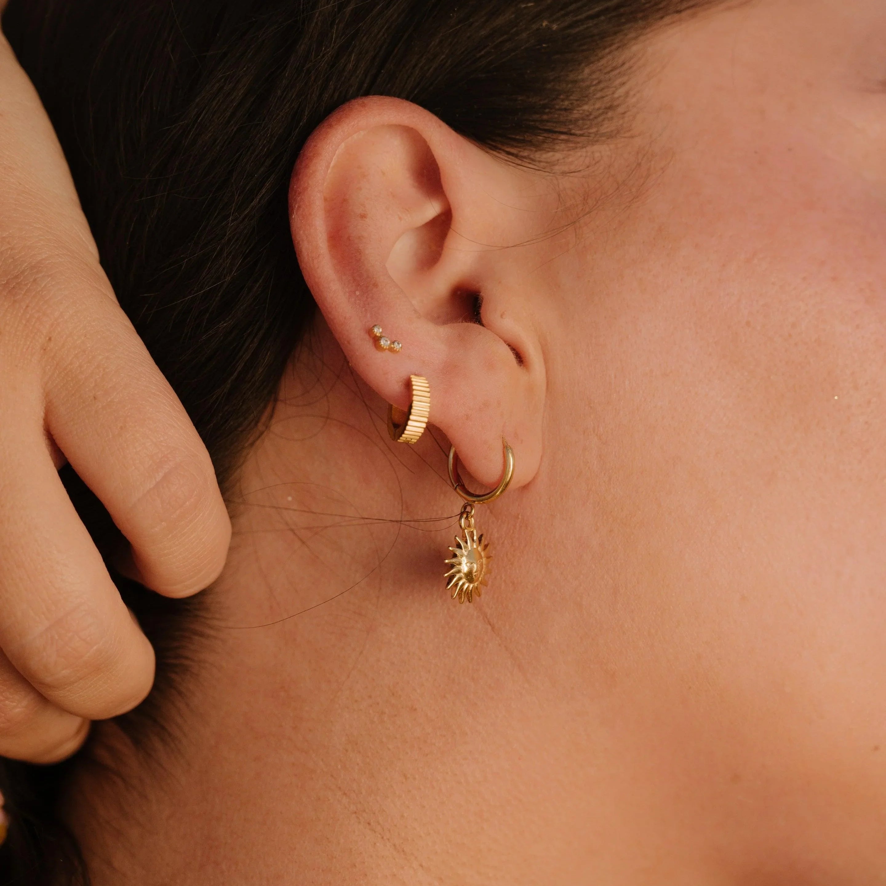 Barnacle Flat Back Stud - Clear