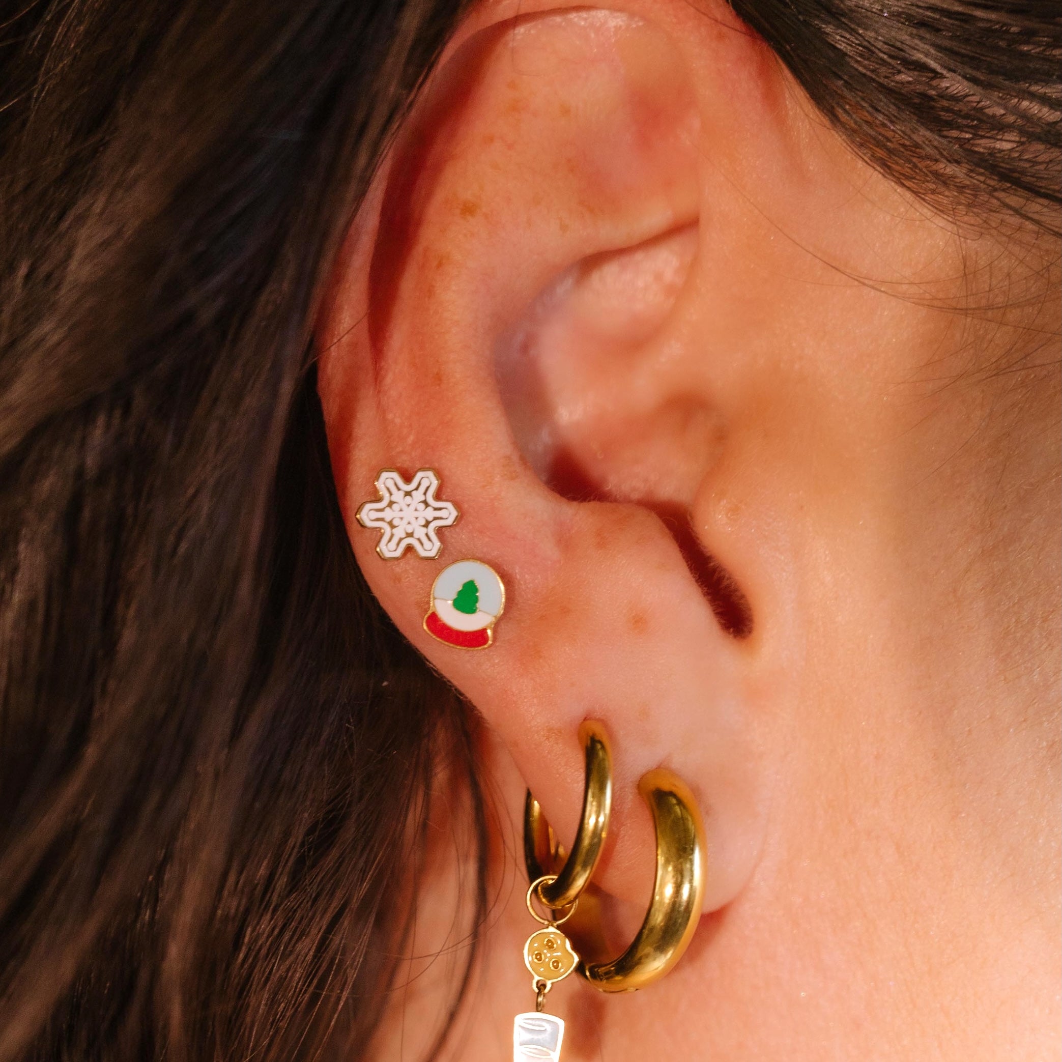 Snow Globe Enamel Flat Back Stud