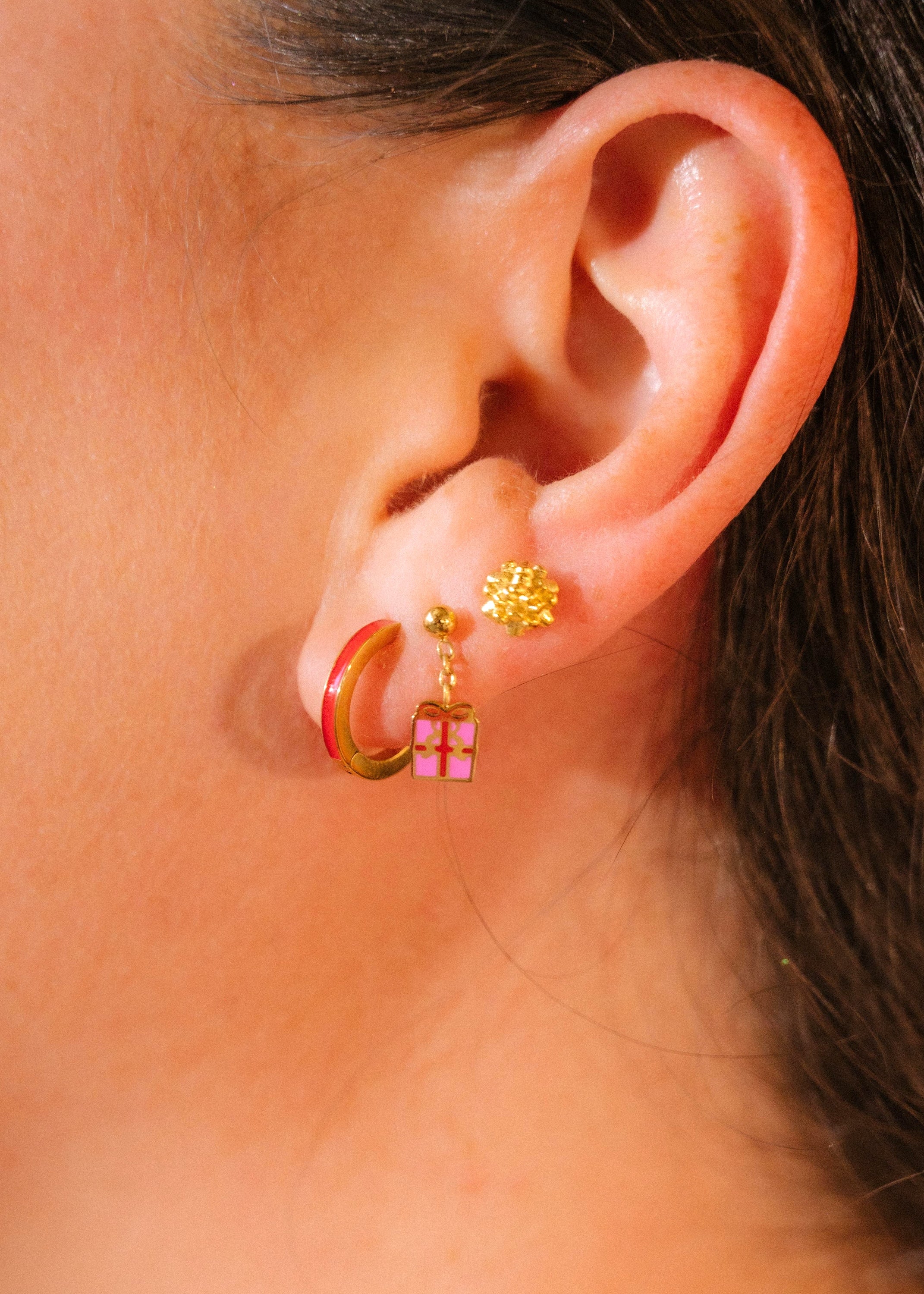 Gift Drop Enamel Flat Back Stud