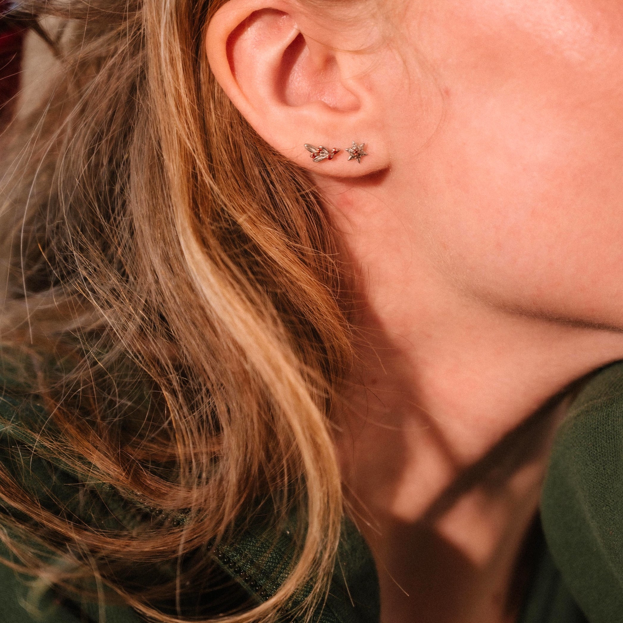 Mistletoe Flat Back Stud