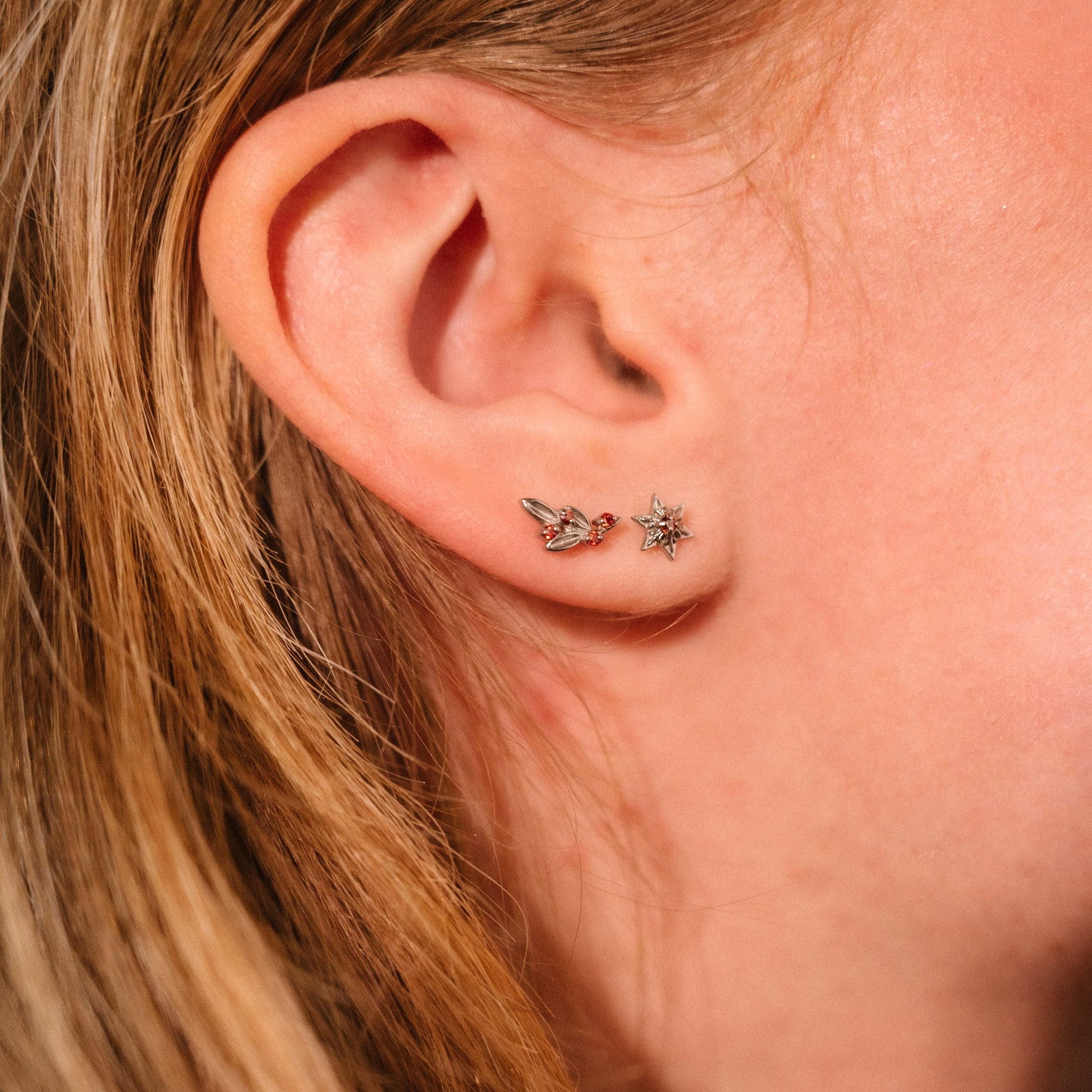 Mistletoe Flat Back Stud