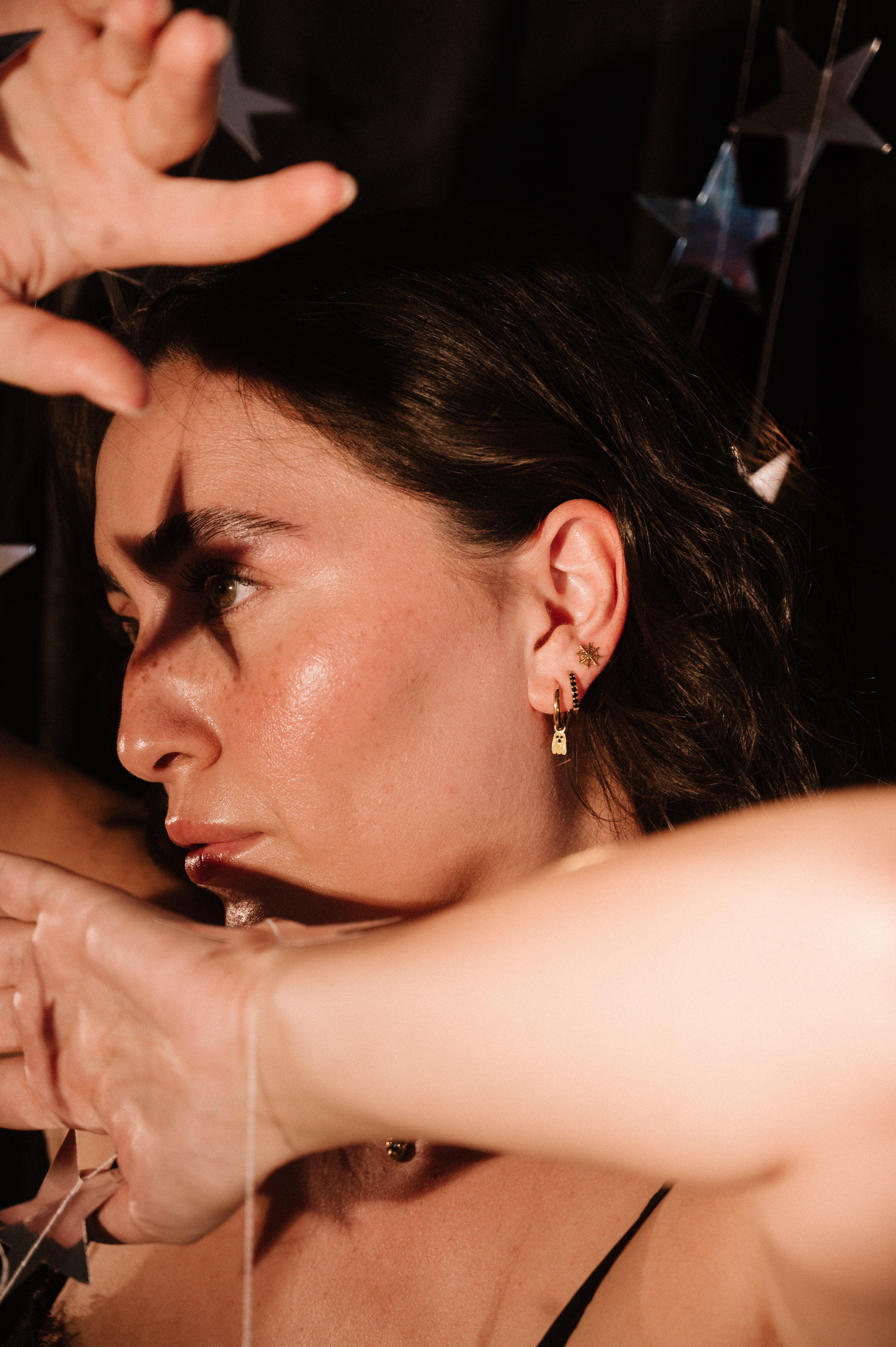 Cobweb Flat Back Stud