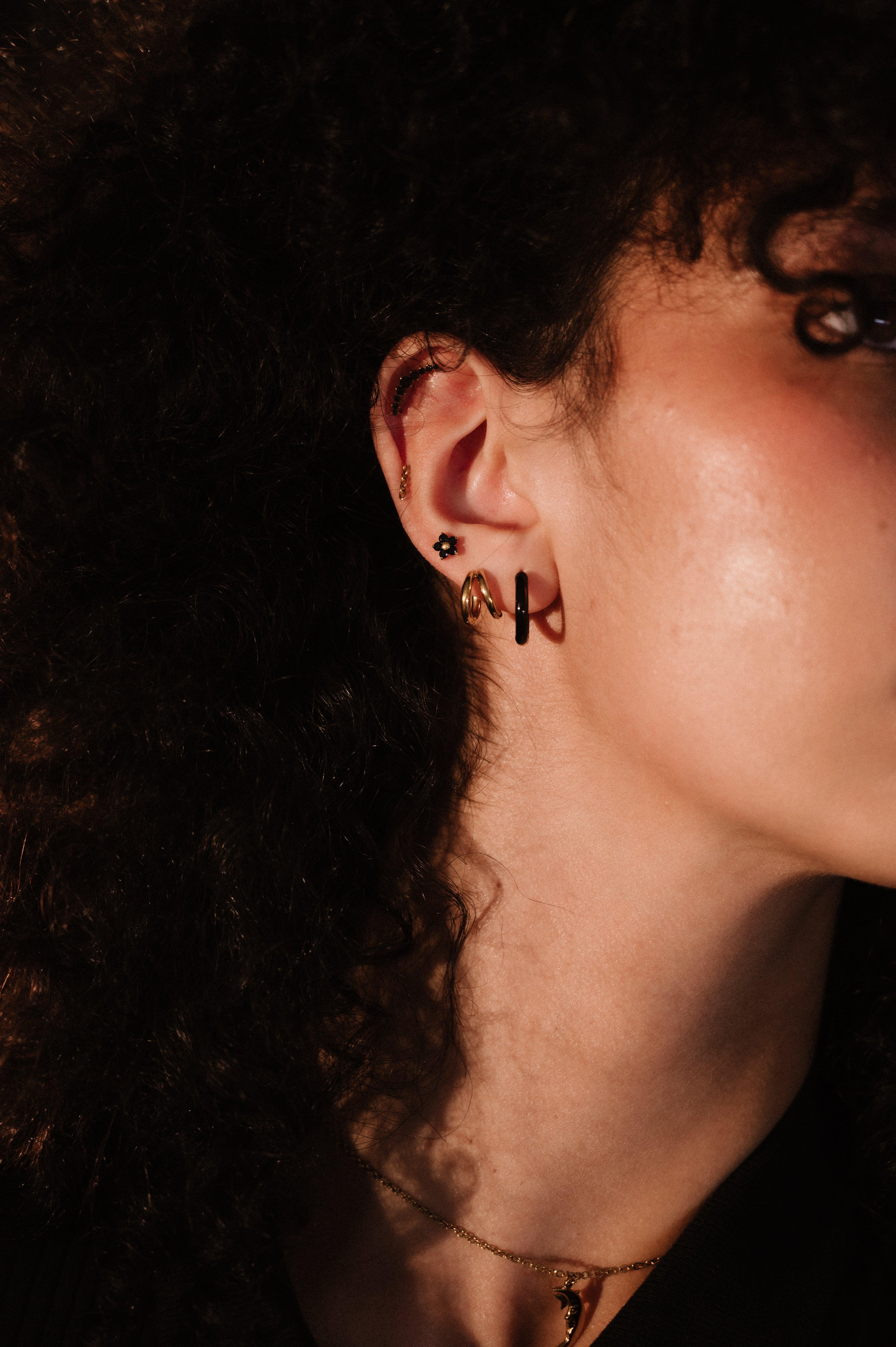 Black Dahlia Flat Back Stud