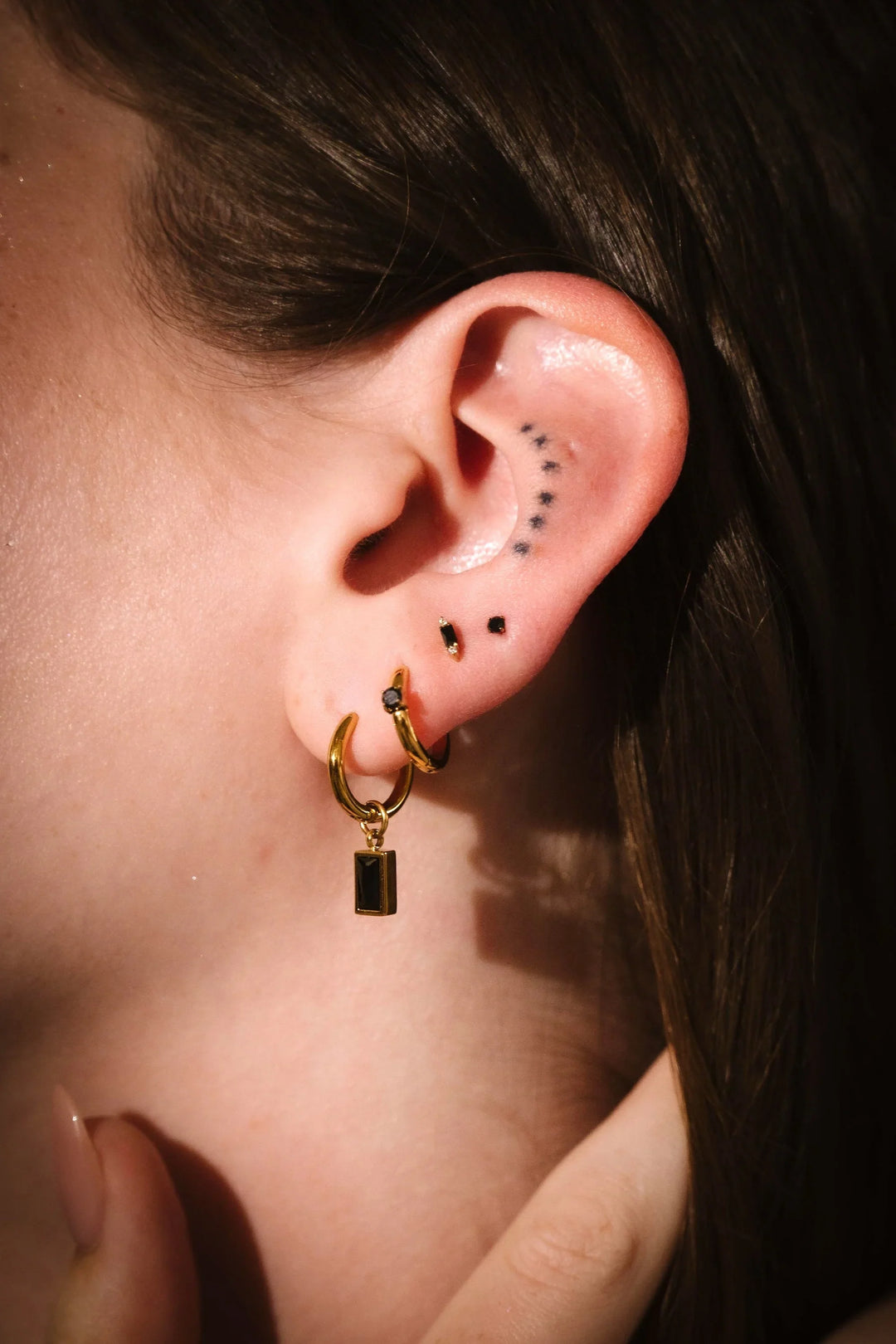 Titanium Solitaire Hoops - Onyx