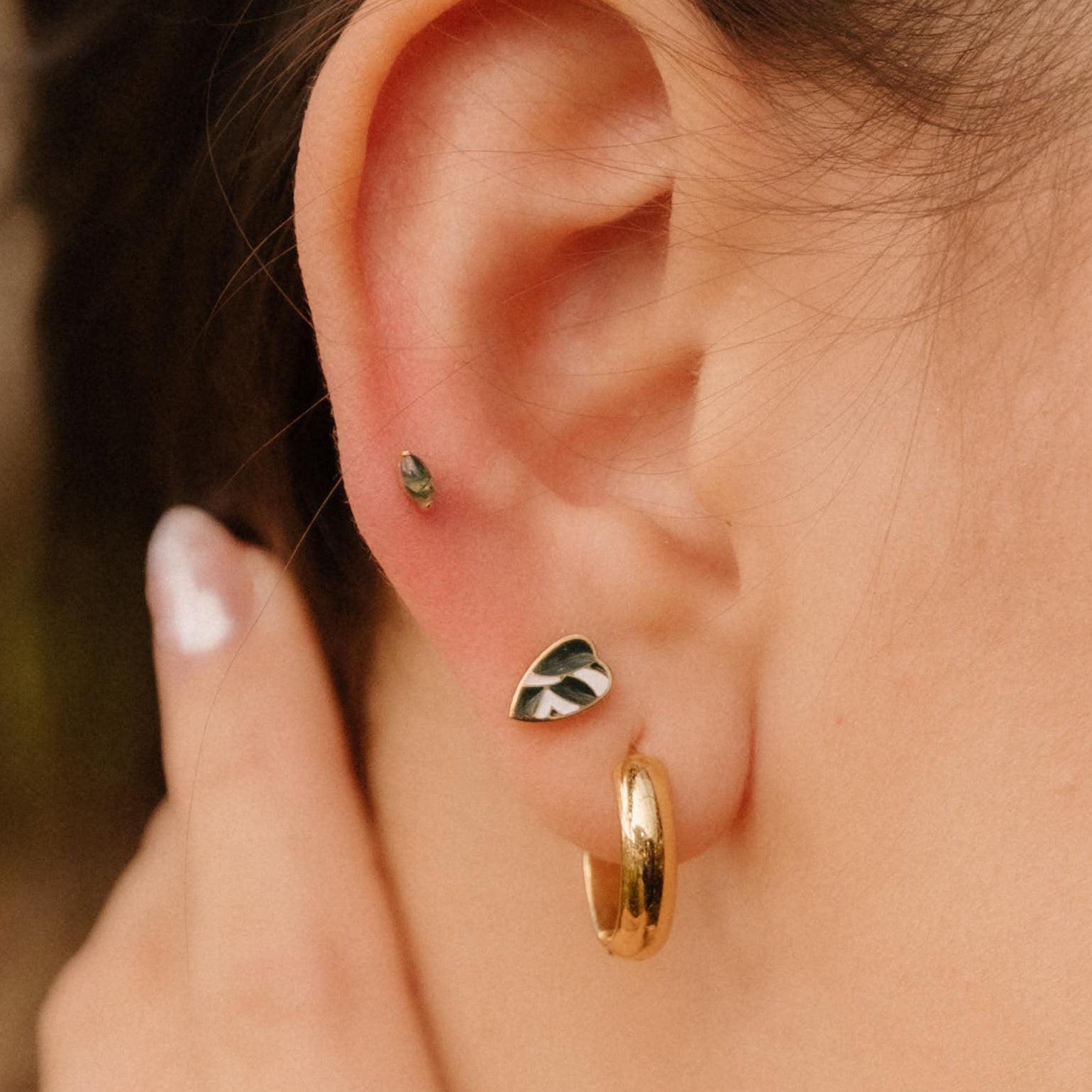 White Philodendron Flat Back Stud