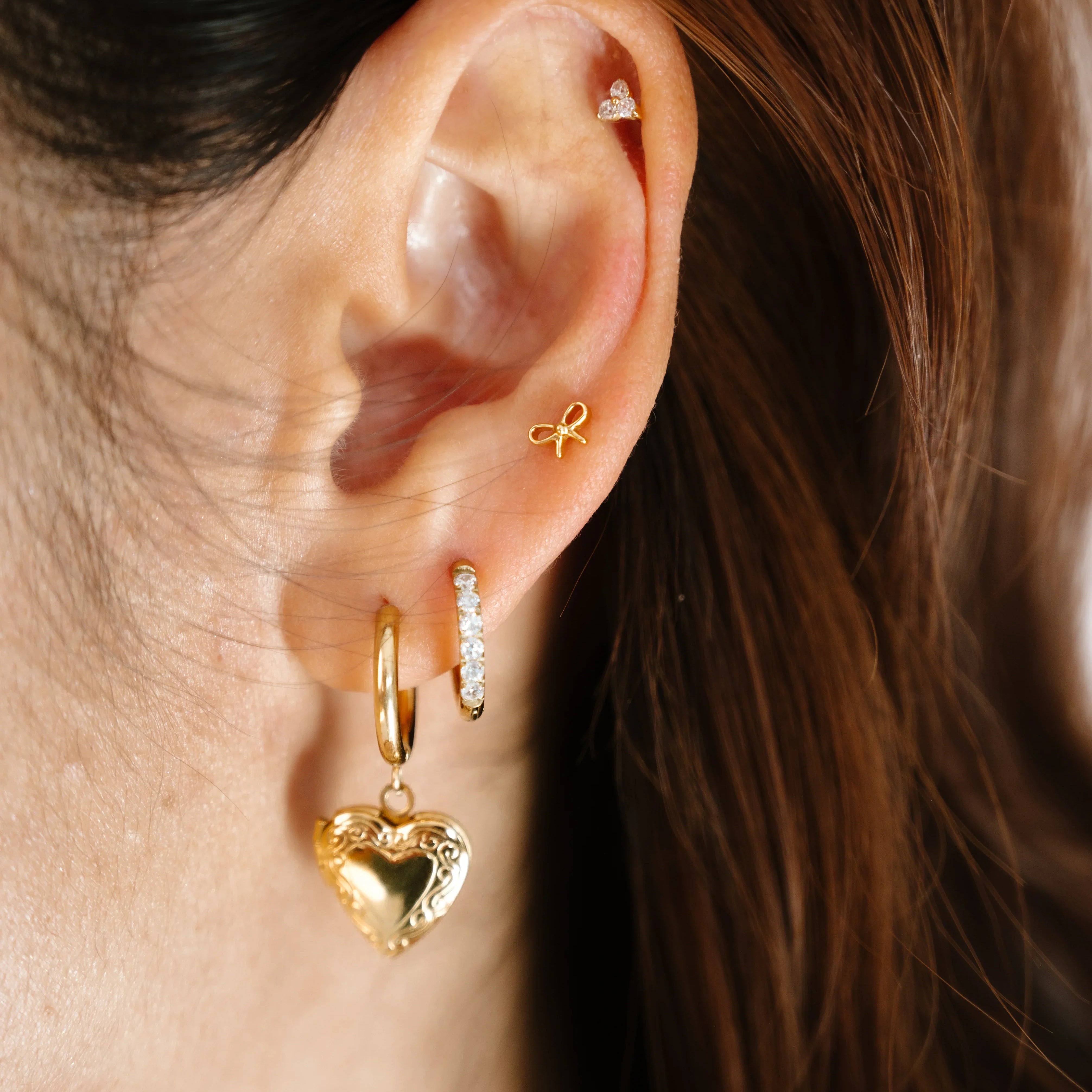 Bow Flat Back Stud