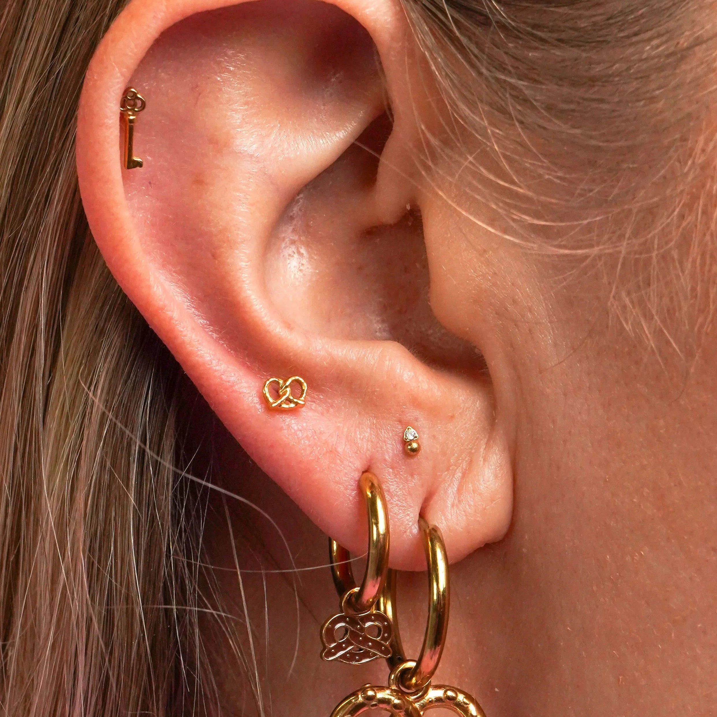 Pretzel Flat Back Stud
