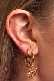 Pretzel Flat Back Stud