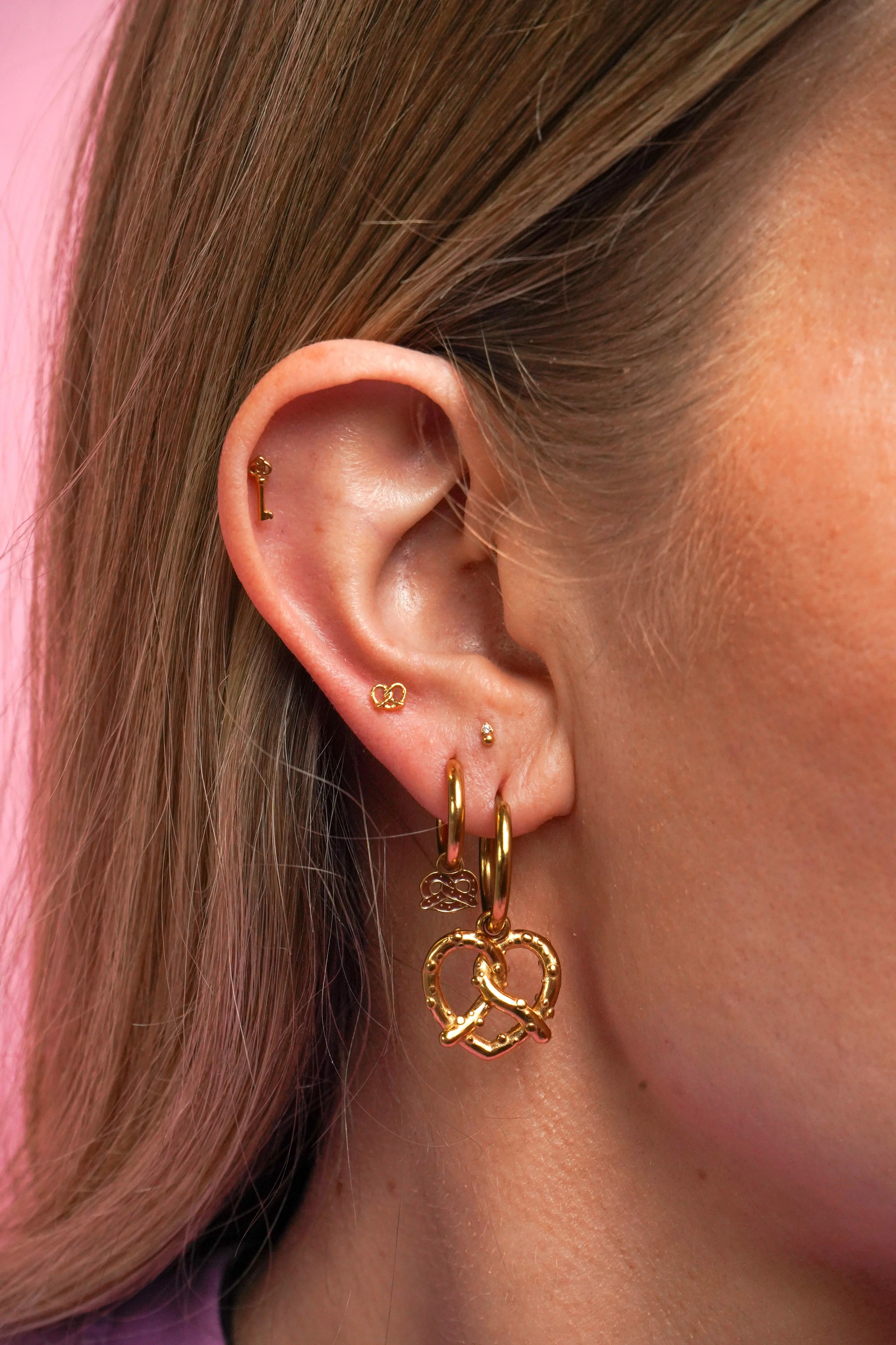 Pretzel Flat Back Stud