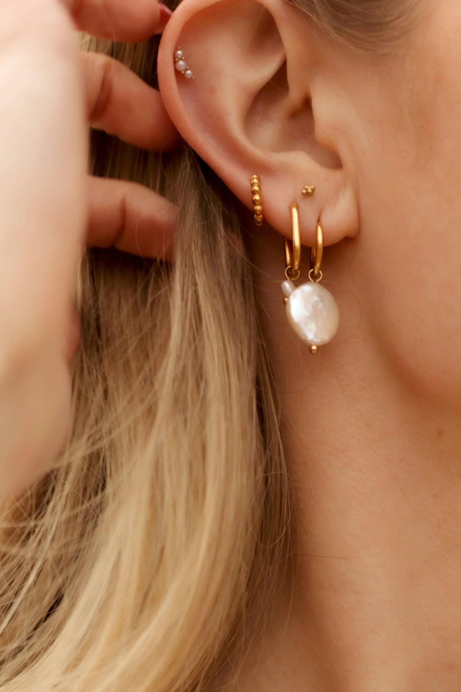 Triple Pearl Climber 2.0 Flat Back Stud