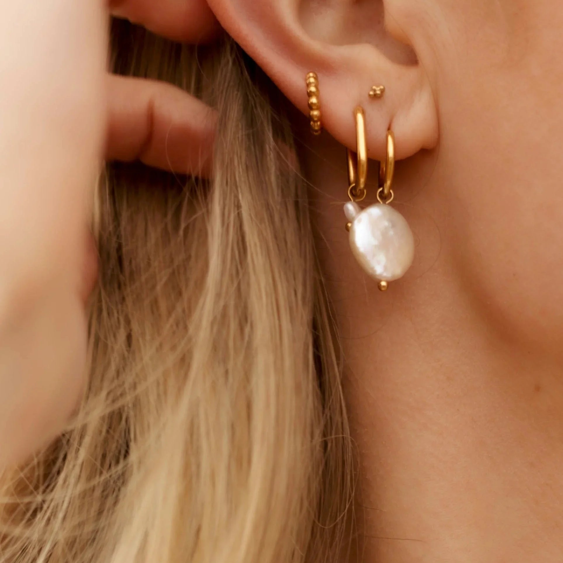 Triple Pearl Climber 2.0 Flat Back Stud