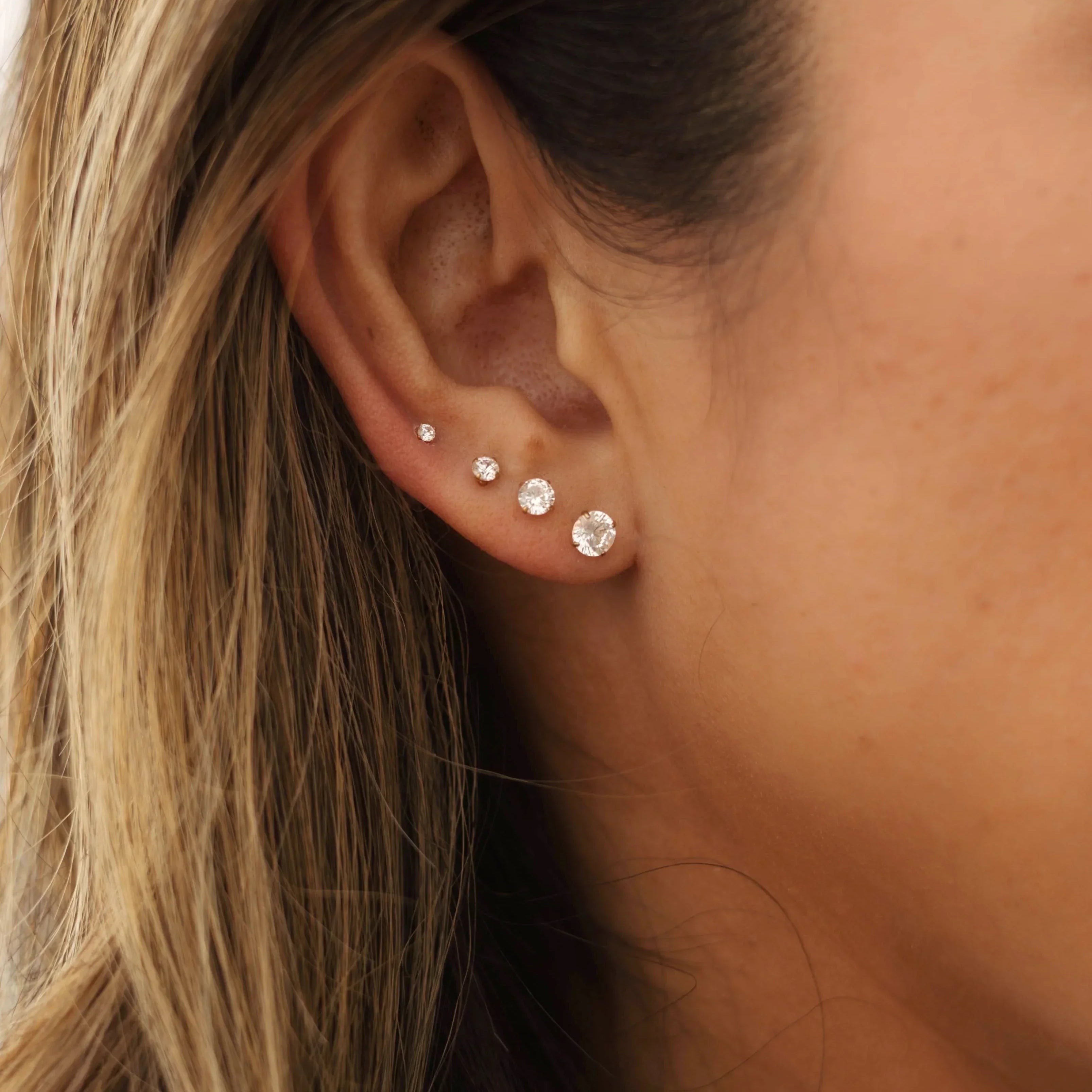 Solitaire 4mm Flat Back Stud