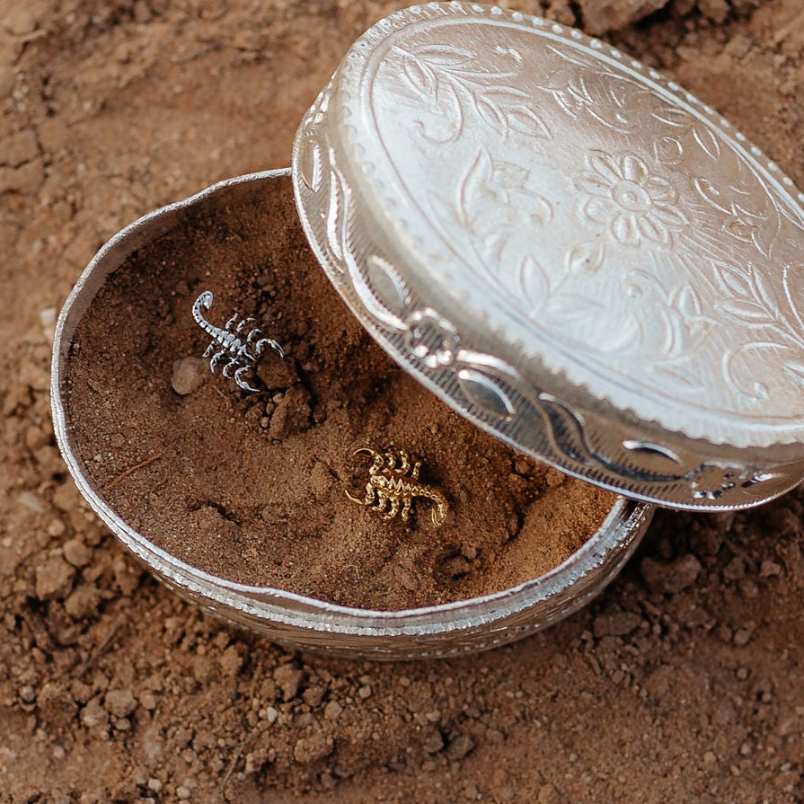 Scorpion Flat Back Stud