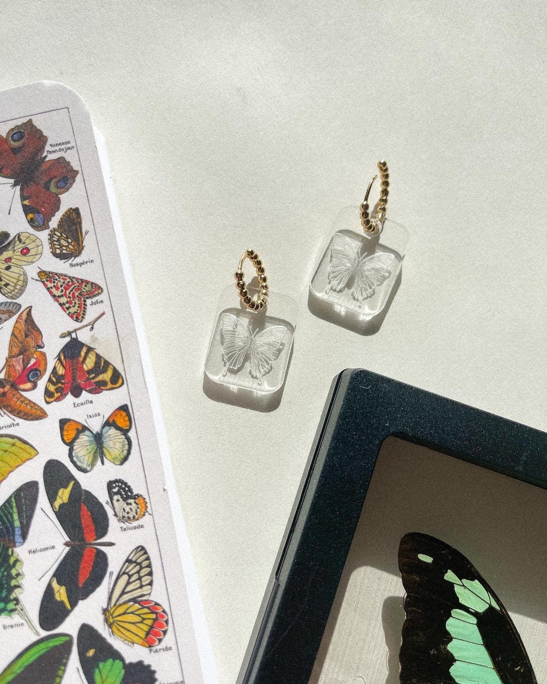 Aros de mariposa de cristal