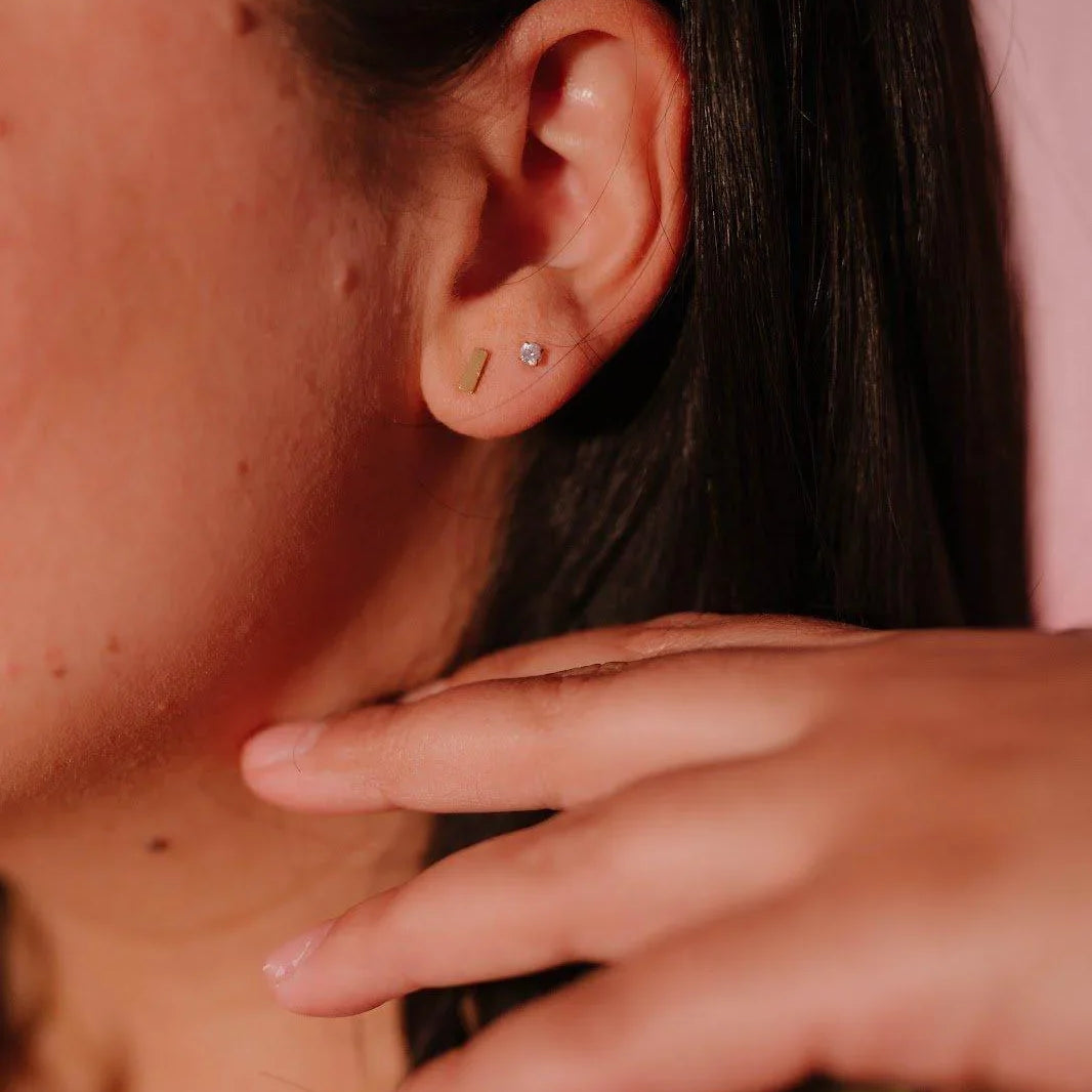 Bar Flat Back Stud