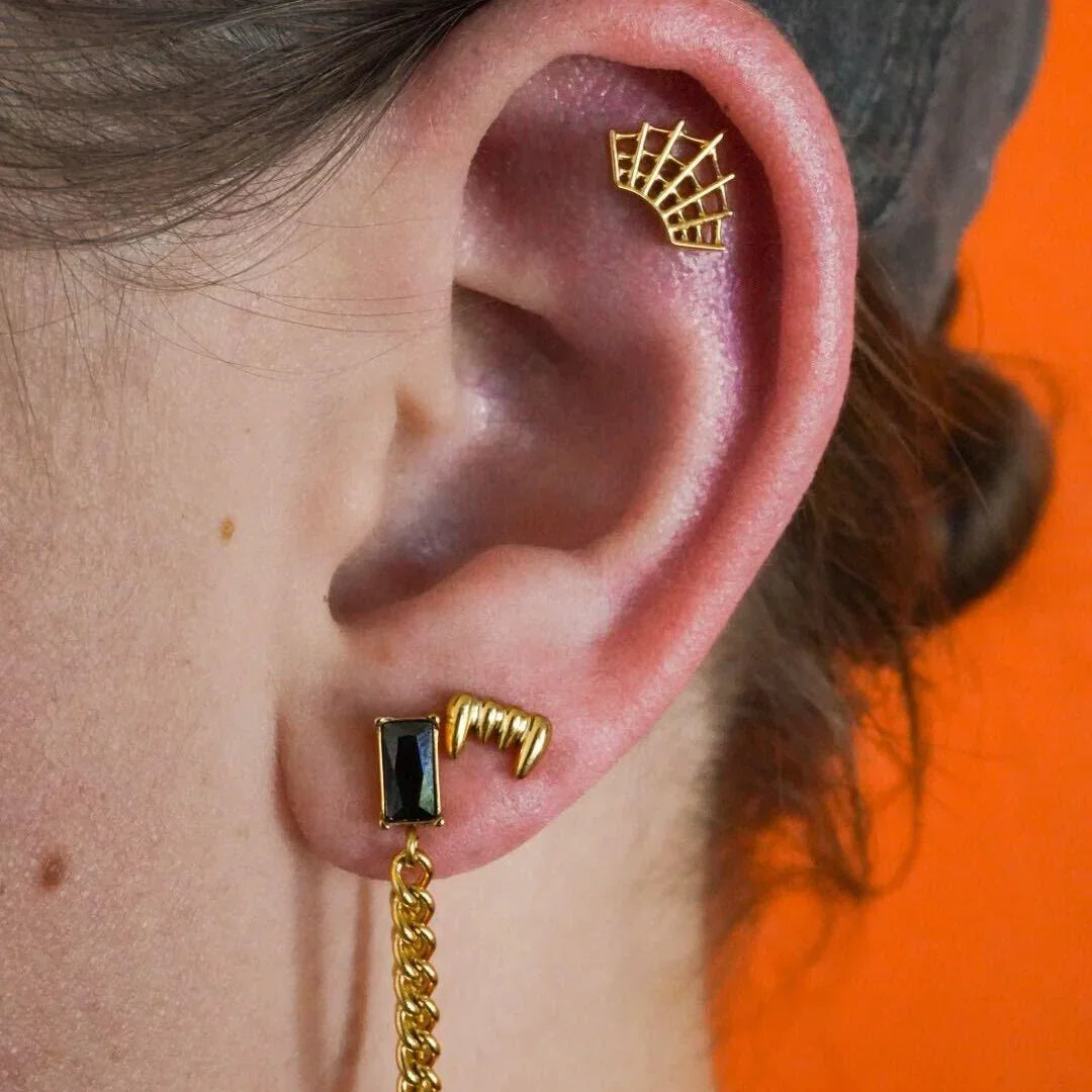 Fang Flat Back Stud